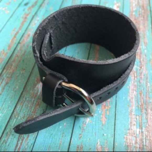 Unisex adjustable black composite leather cuff - Picture 3 of 3